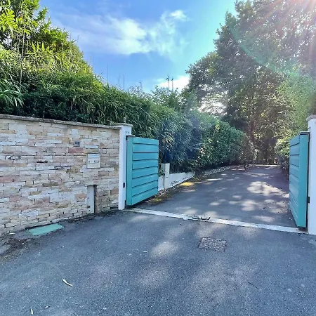 Haritzaga D'hote Terrasse & Jardin Prive Bed & Breakfast 4*