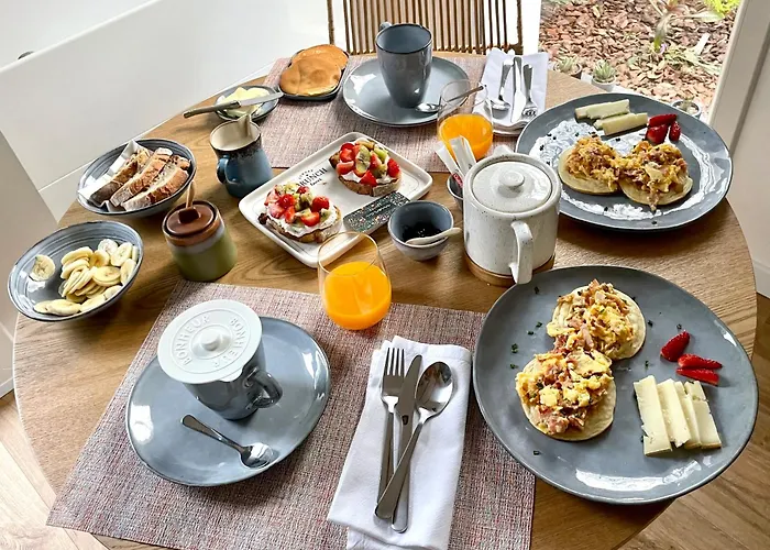 Haritzaga D'hote Terrasse & Jardin Prive 比亚里茨